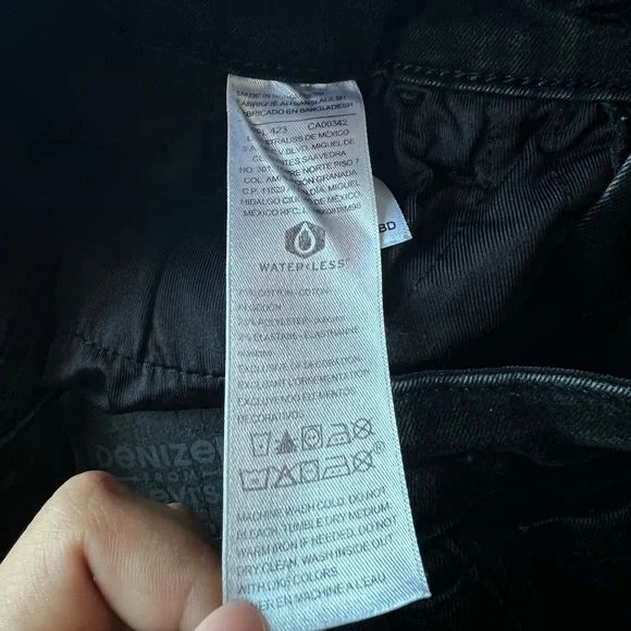 ✨Host Pick!✨ LEVI'S Denizen Ultra High Rise Super Skinny Black Jeans - Picture 5 of 5